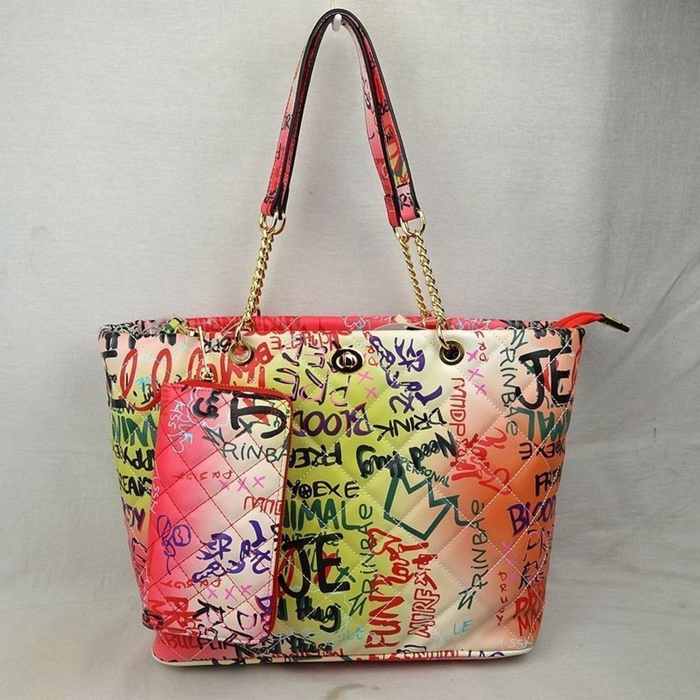✨HP✨2-N-1 Multi Graffiti Printed Quilt Shopper & Wallet Set